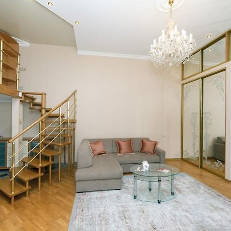 Stylish Two-Level Flat 2 Min From Khreschatyk Kiev Exterior foto