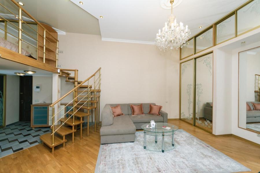 Stylish Two-Level Flat 2 Min From Khreschatyk Kiev Exterior foto