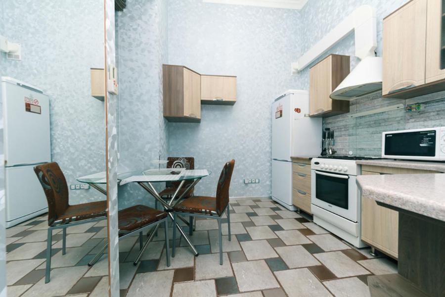 Stylish Two-Level Flat 2 Min From Khreschatyk Kiev Exterior foto